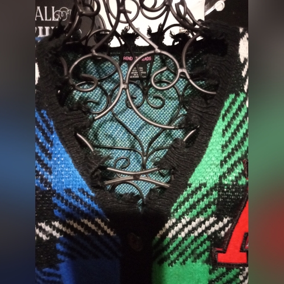 Trendy Threads Colorblock Plaid Y2K Distressed Button Sweater Size Medium - Picture 6 of 10